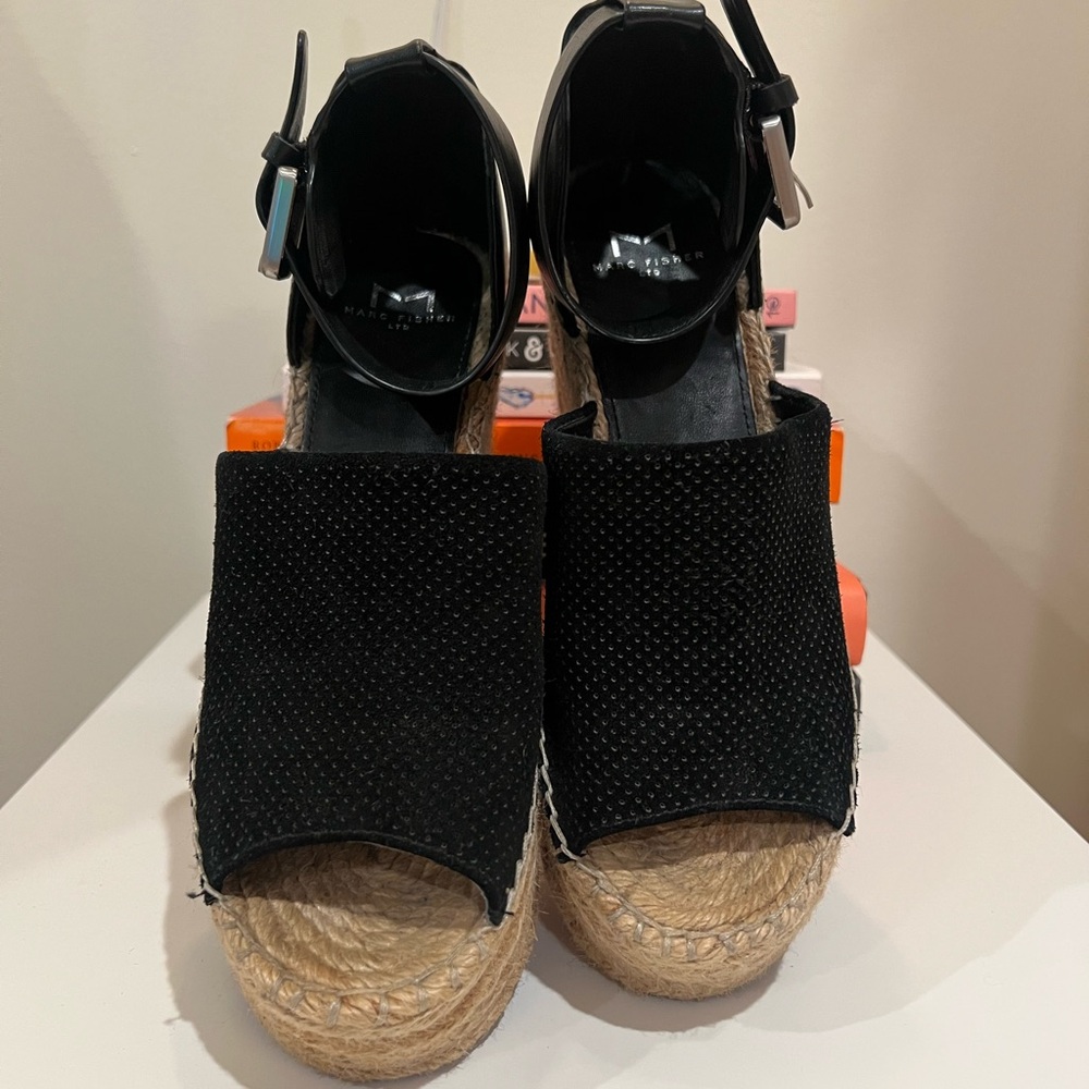Marc Fisher Platform Wedge Espadrille Sandal. - Picture 3 of 7